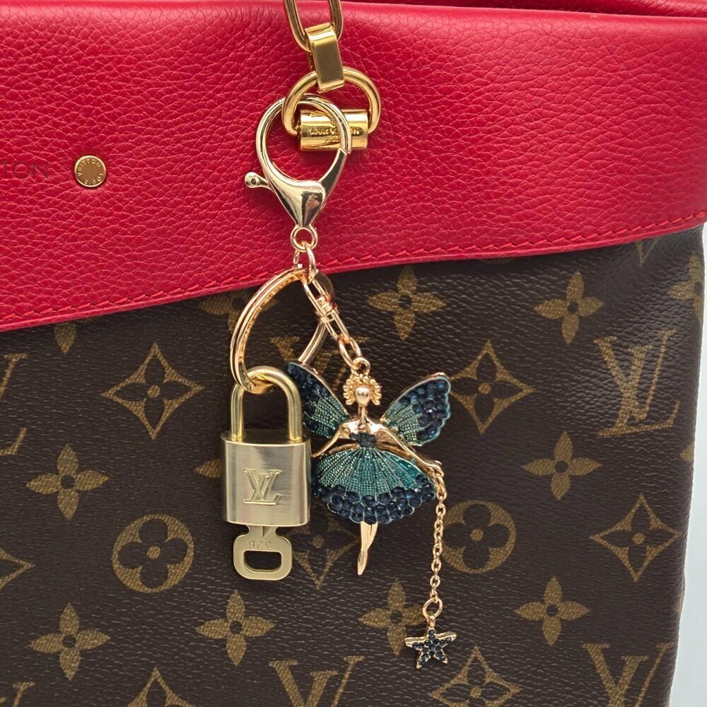 Louis Vuitton Authentic Gold Padlock 🔑 Key + Unbranded Fairy Stylish Bag Charm - Picture 8 of 8
